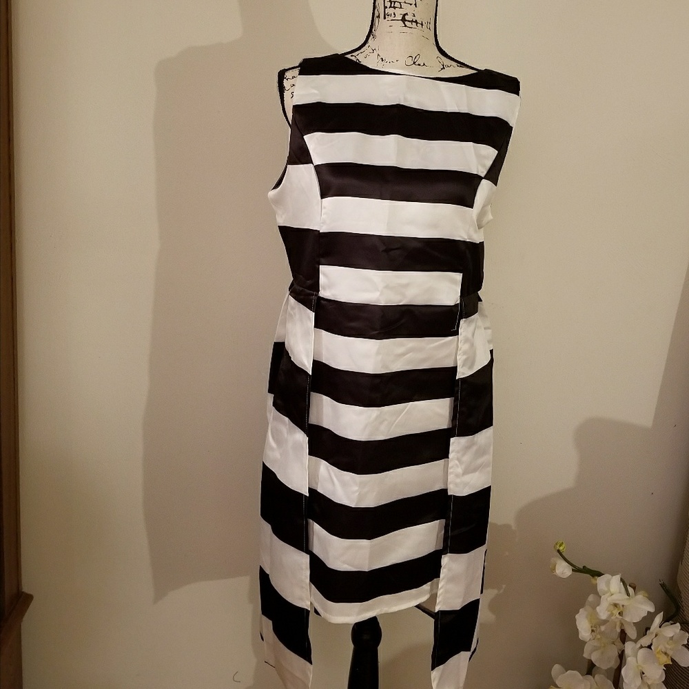 Dress - Picture 4 of 6